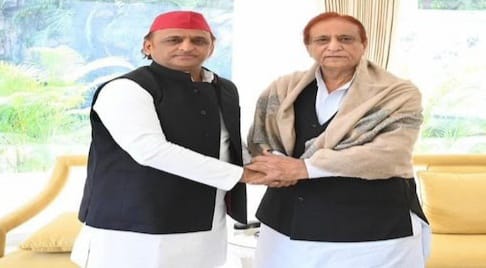 आजम आए घर तो अखिलेश यादव ने कही दिल की बात, न जाने कितनी यादें संग ले आए… 1 आजम आए घर तो अखिलेश यादव ने कही दिल की बात, न जाने कितनी यादें संग ले आए…