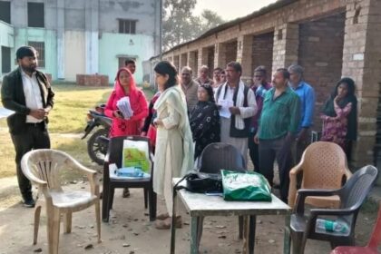 Hardoi News: SIR अभियान का किया निरीक्षण, बीएलओ को समयबद्ध पुनरीक्षण के दिए निर्देश, सी डी ओ सान्या छाबडा