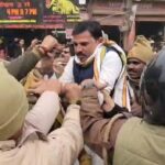 हरदोई में कांग्रेस कार्यकर्ताओं व पुलिस में धक्का मुक्की, नेशनल हेराल्ड मामले में अदालत के फ़ैसले के बाद कांग्रेस का विरोध प्रदर्शन…