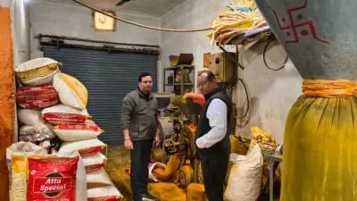 खाद्य विभाग का छापा, 1 लाख 75 हजार रुपए के मिलावटी मसाले जब्त, मिला रहे थे कलर, कैमिकल, रंग, चावल का चूरा…