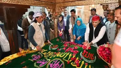 आगरा की हजरत सलीम चिश्ती की दरगाह पहुंचे सपा प्रमुख अखिलेश यादव, अखिलेश संग पत्नी डिंपल यादव और जया बच्चन भी रहीं मौजूद
