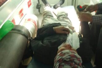 Hardoi News: बघौली-सांडी मार्ग पर तुंदवल पुल के निकट अज्ञात वाहन ने विक्की में मारी टक्कर दो घायल