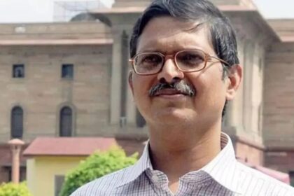 रिटायर्ड IPS अमिताभ ठाकुर को देवरिया कोर्ट से एक और झटका, उनकी पैरवी के लिए कोई वकील नहीं आया, जमानत खारिज...