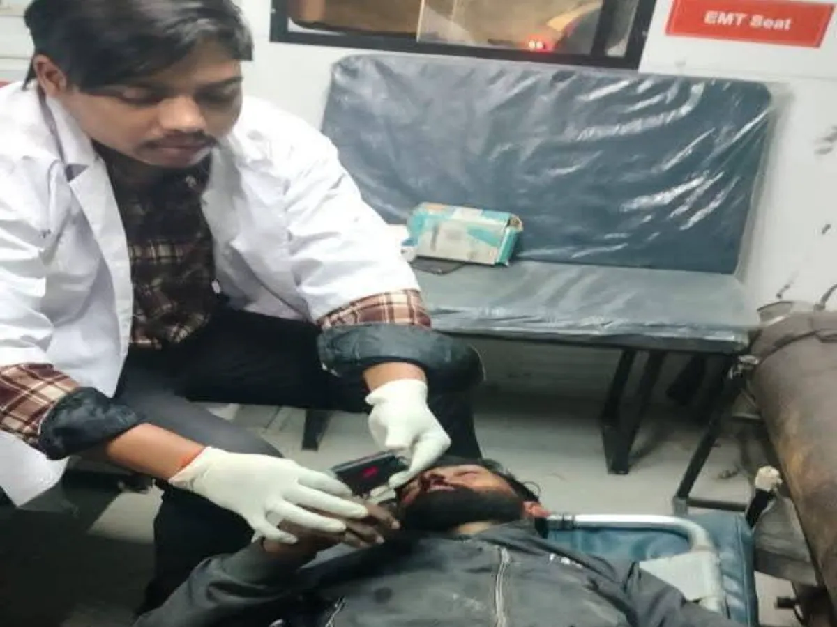 Hardoi News: अन्यंत्रित बाईक फिसली बाईक सवार घायल, संडीला कोतवाली क्षेत्र में संडीला-कोथावा मार्ग पर बेतवा पुल के समीप हुआ हादसा